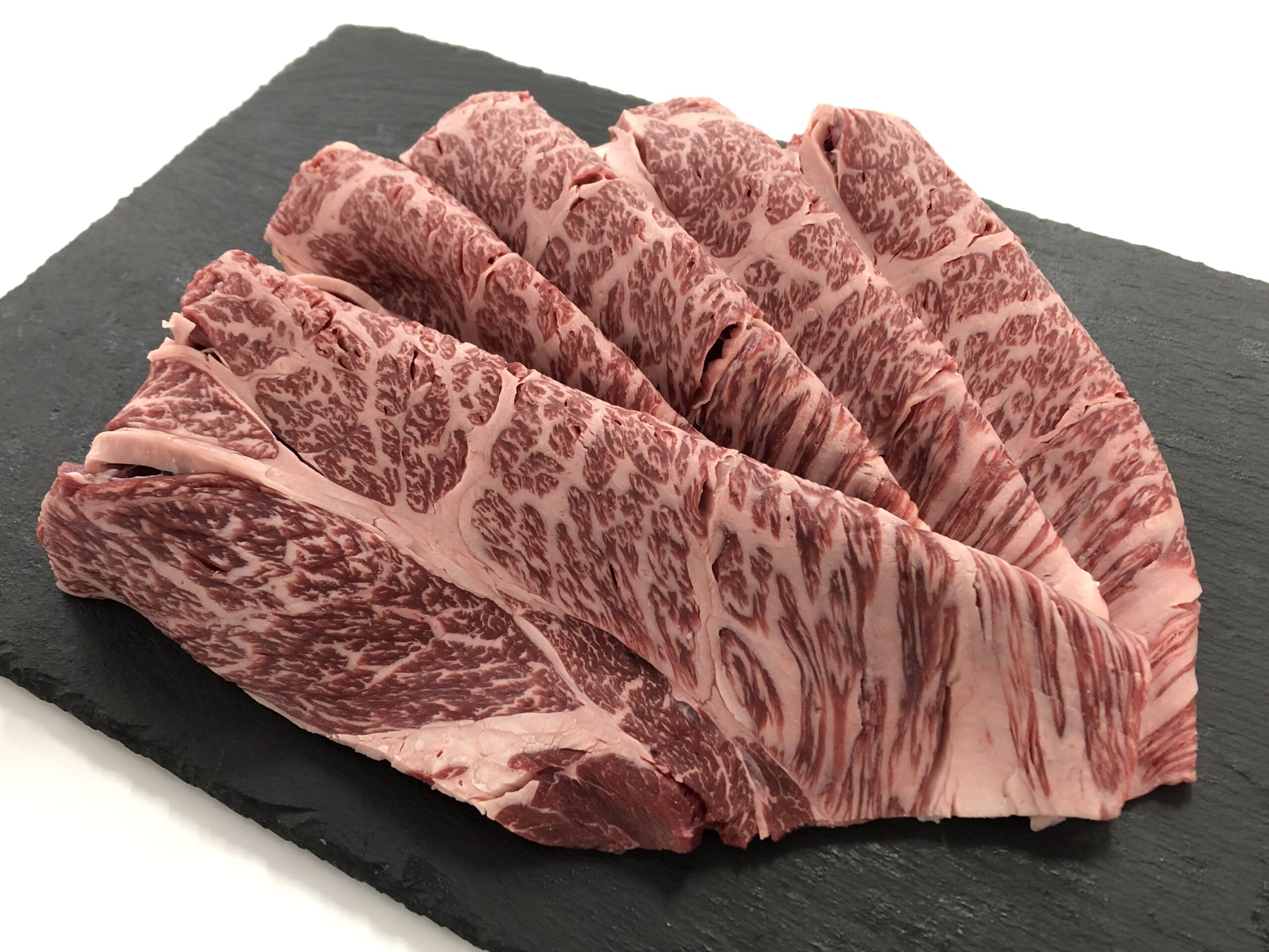 牛の飼育環境と飼料の違い